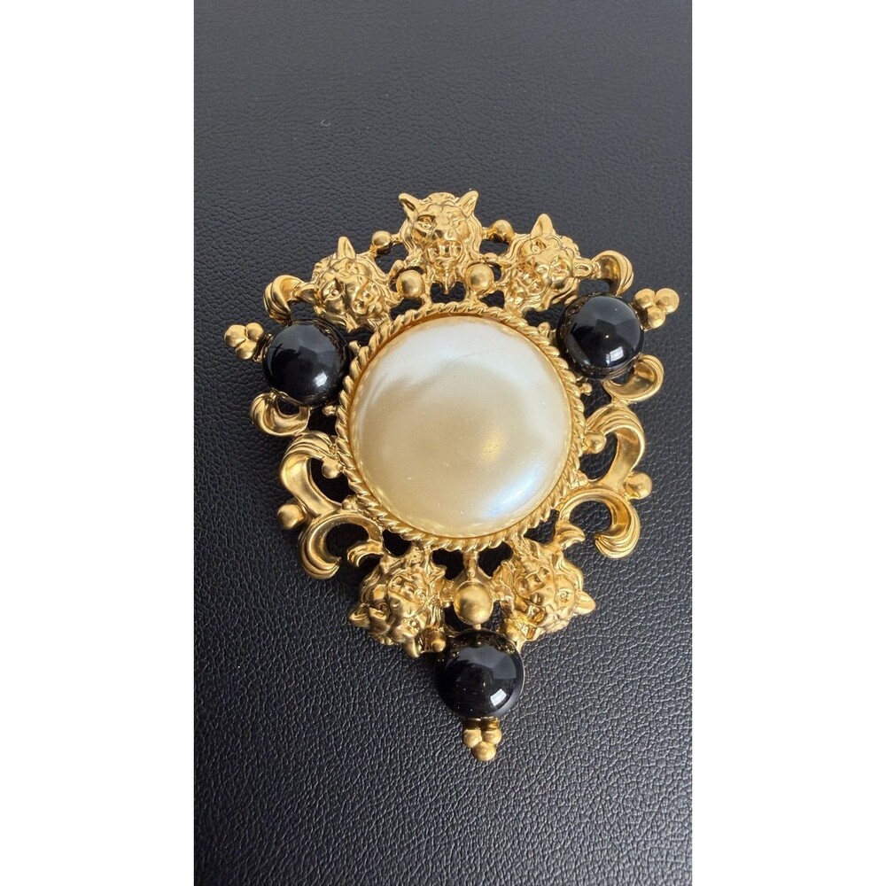 Vintage Avon Lion Head Baroque Brooch Gold Tone Faux Pearl Black Cabochons 1991